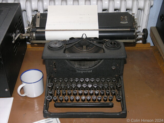 Typewriter_Imperial_Long_Carriage=0388.jpg