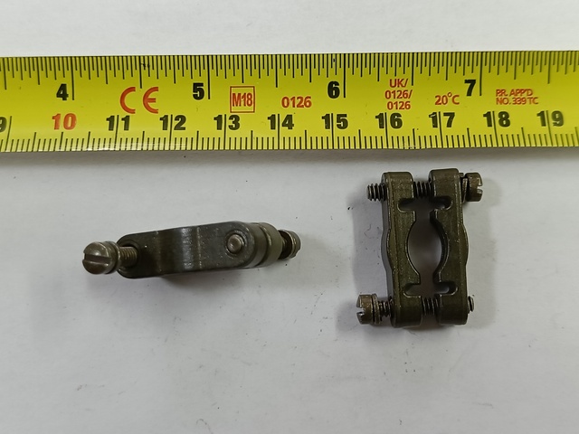 Amphenol_Cable_clamp=0232.jpg