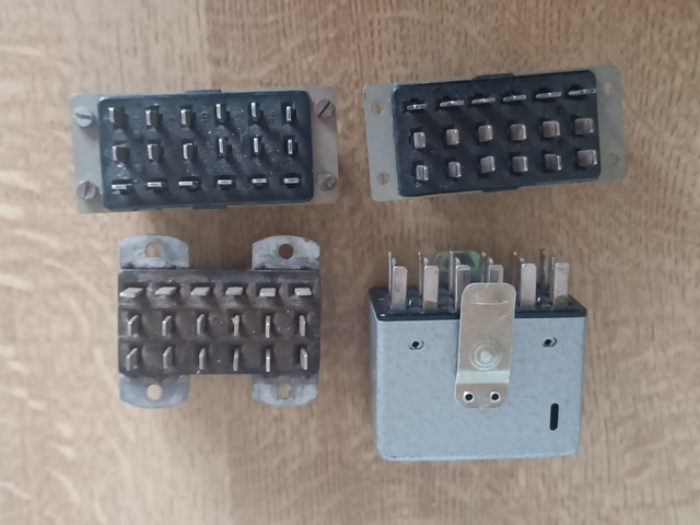 Mini+Jones_18way_plug=0268.jpg