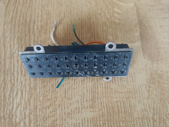 Mini+Jones_33way_socket=0265.jpg