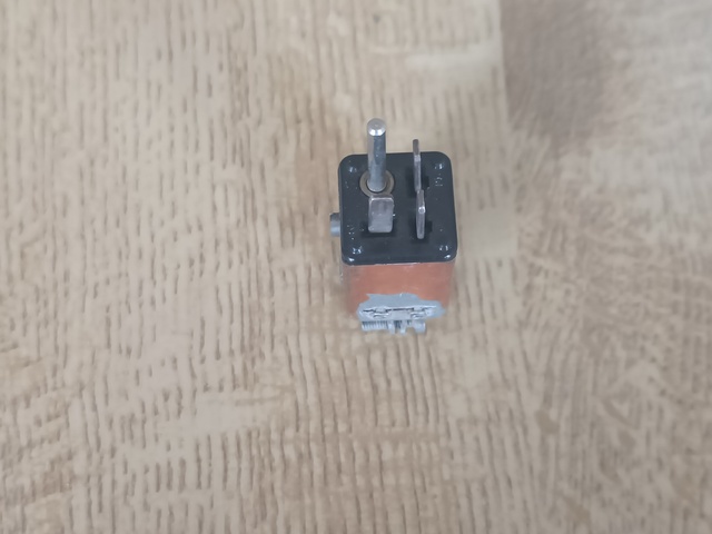 Mini+Jones_4way_plug-special=0270.jpg