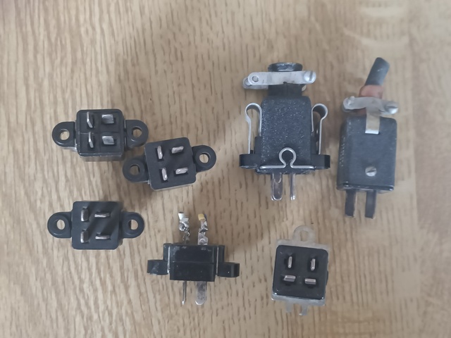 Mini+Jones_4way_plug=0271.jpg