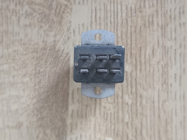 Mini+Jones_6way_plug_inline=0276.jpg