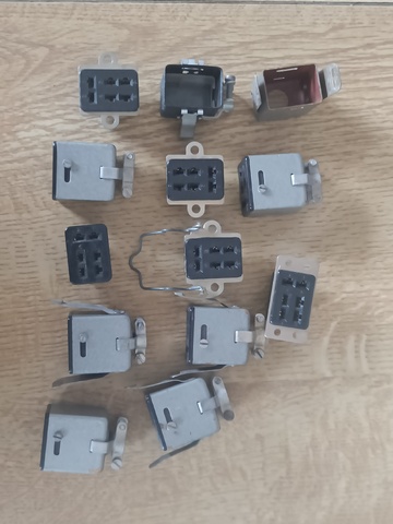 Mini+Jones_6way_socket=0273.jpg