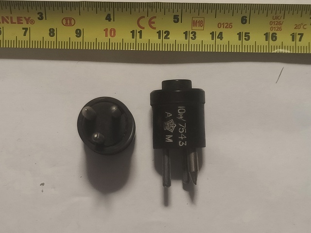 Plug_3pin_10Hslash7543=0119.jpg