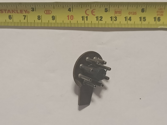 Plug_8pin_Octal=0130.jpg
