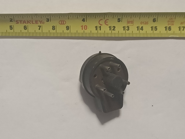 Plug_8pin_Octal_only_6pins=0129.jpg